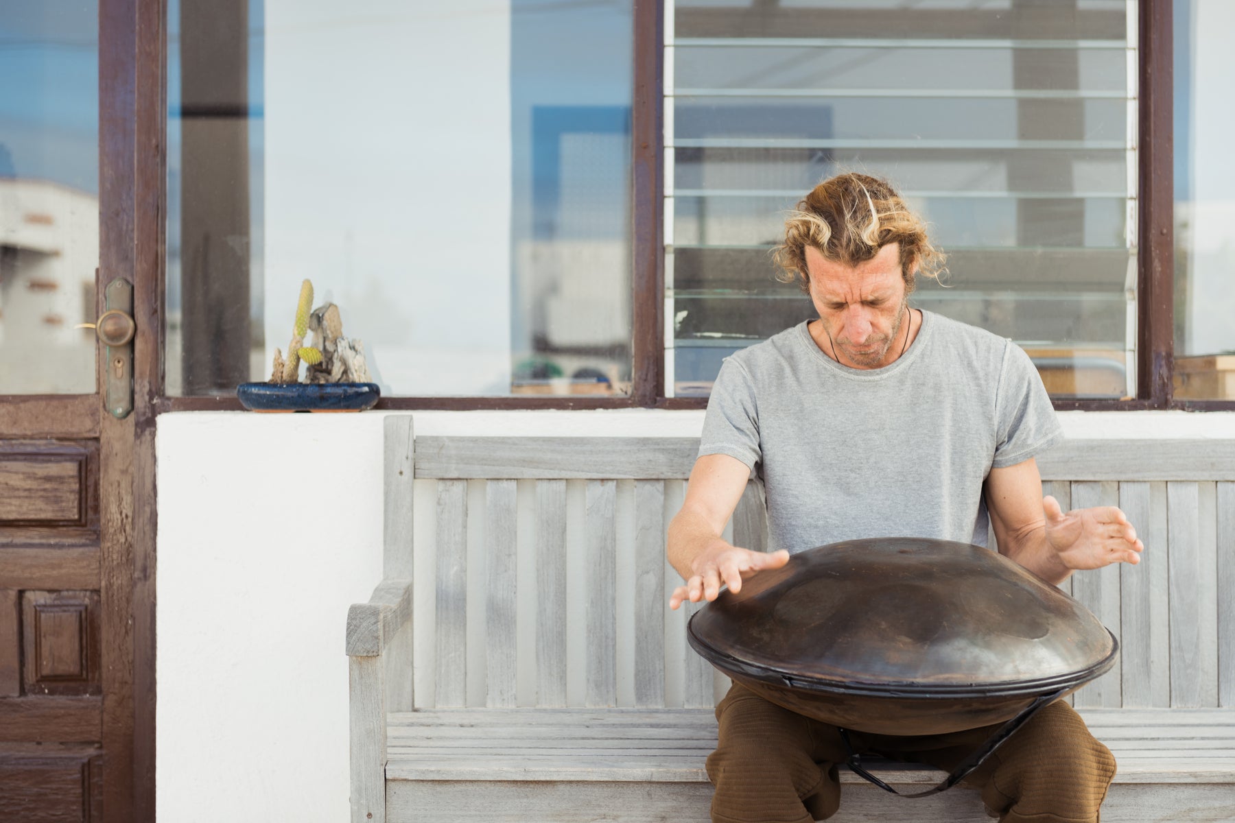 playing-handpan